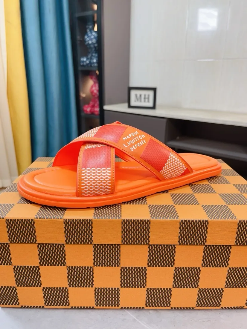 Men's shoes 💰340🌹🌹 (lv-Louis Vuitton) New men's slippers, high-end boutique, exquisite embossed logo decoration on the upper, fine workmanship, super soft soles, casual, loose and comfortable, a must-have in summer! \nsize：38-44